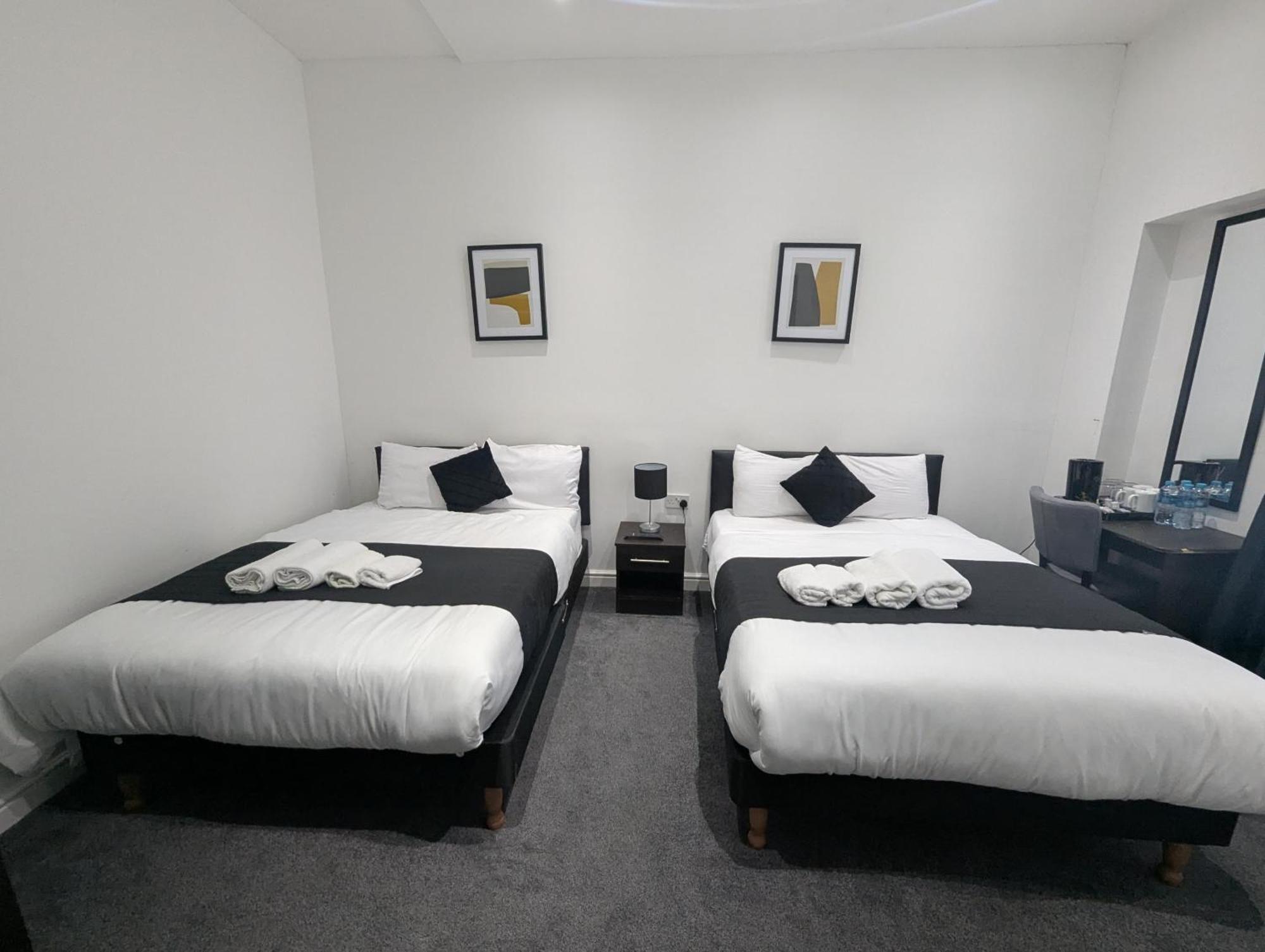Oyo Firs Lodge London Heathrow Hounslow Kültér fotó