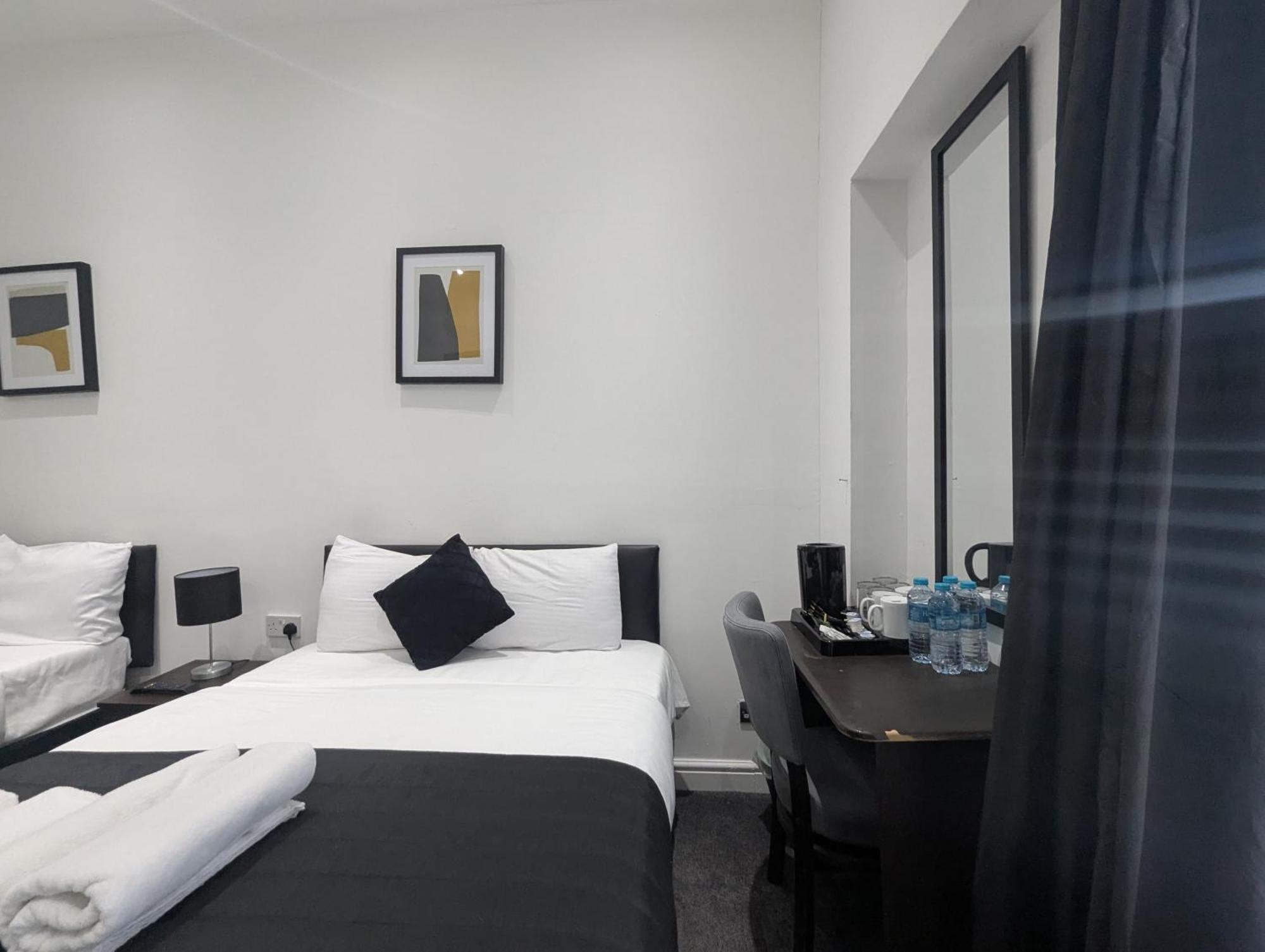 Oyo Firs Lodge London Heathrow Hounslow Kültér fotó