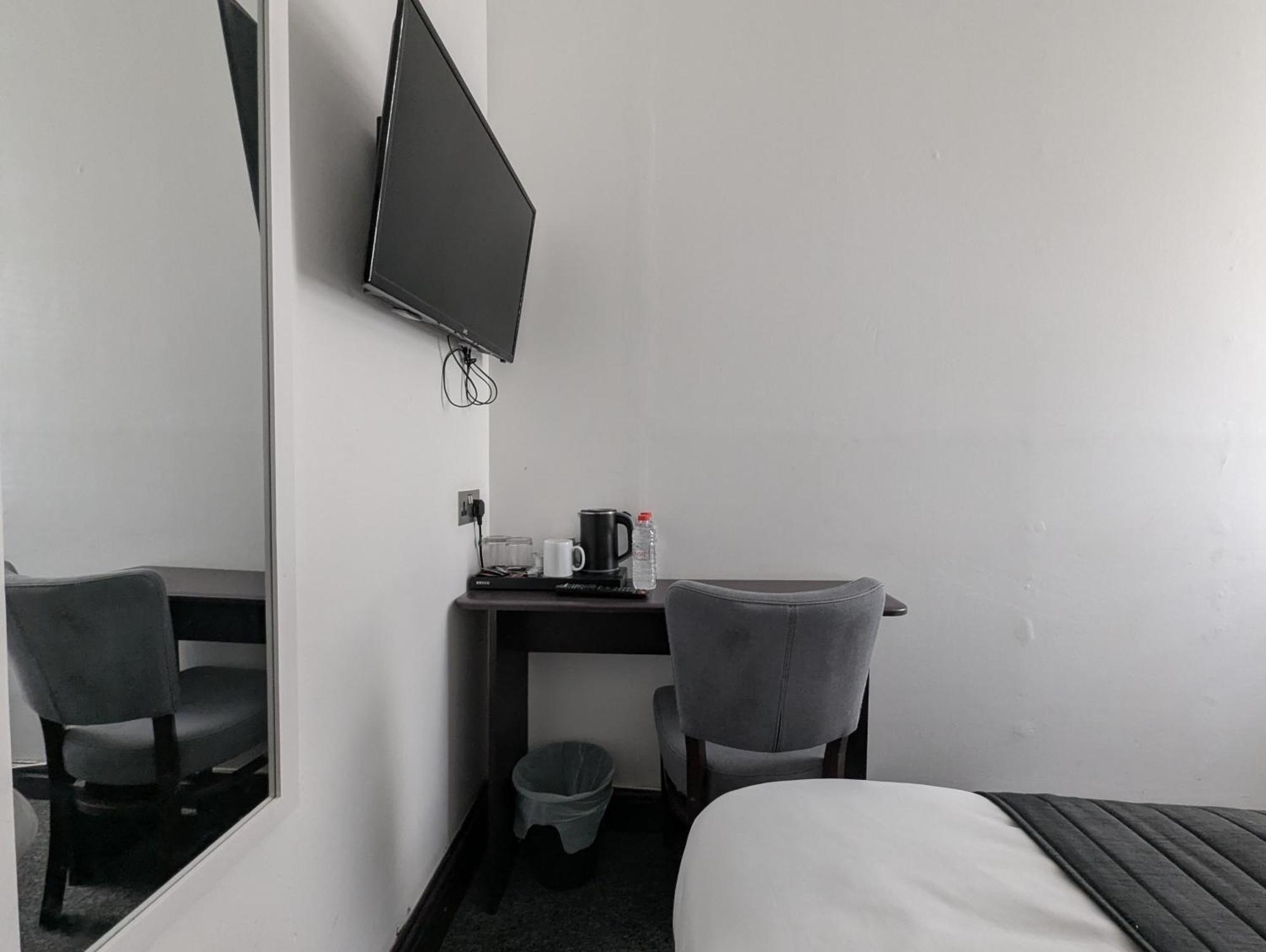 Oyo Firs Lodge London Heathrow Hounslow Kültér fotó
