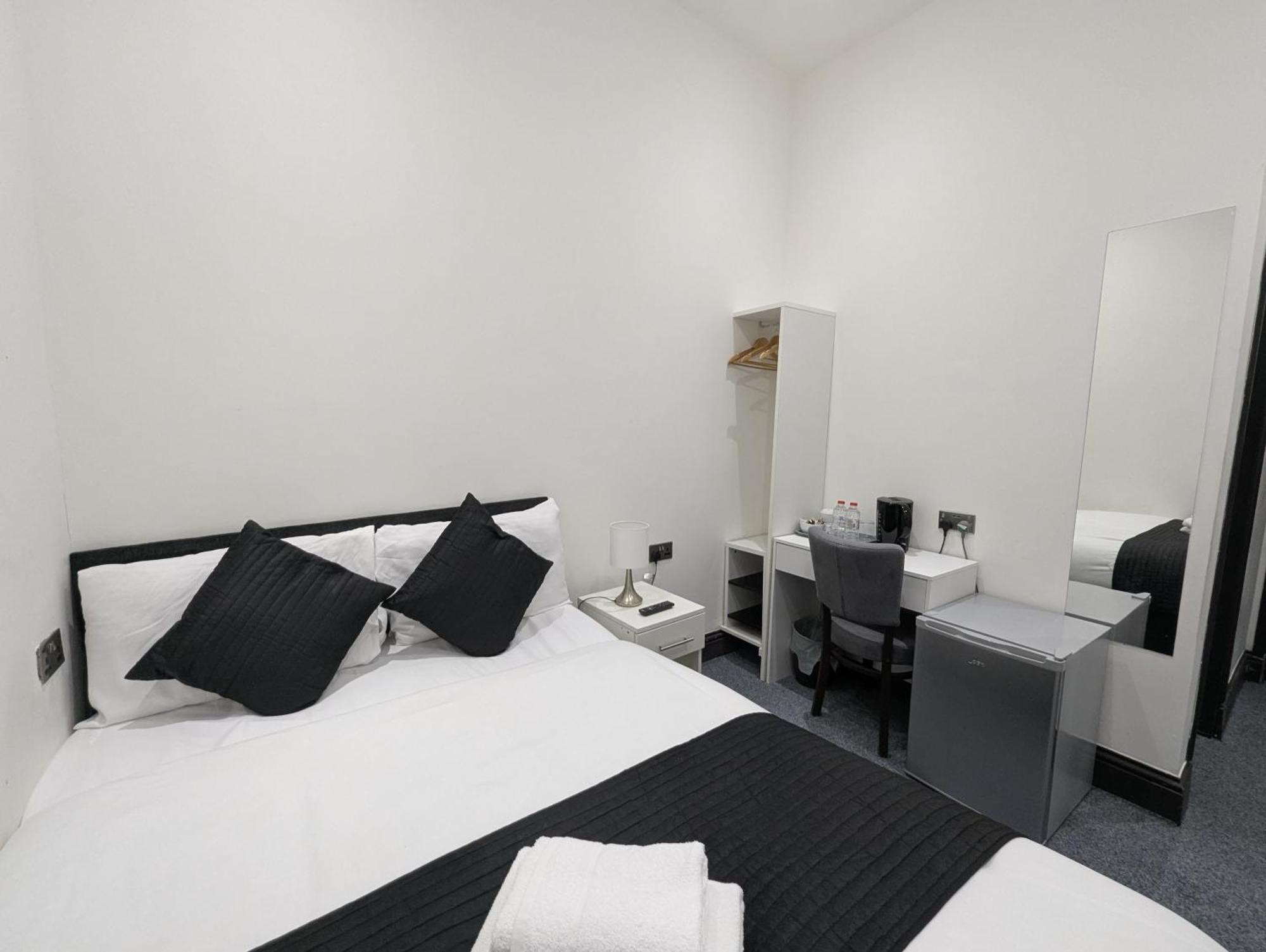 Oyo Firs Lodge London Heathrow Hounslow Kültér fotó