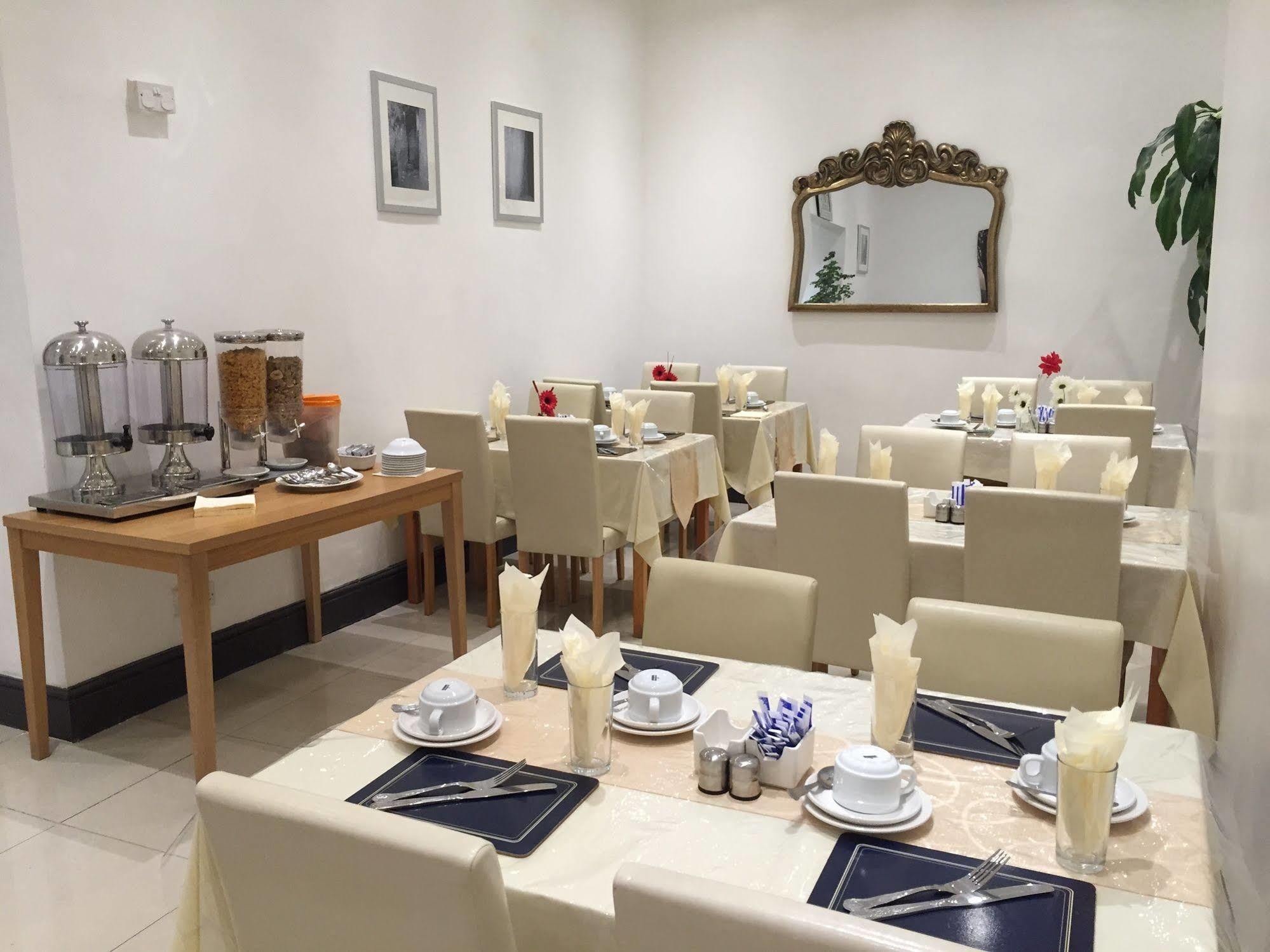 Oyo Firs Lodge London Heathrow Hounslow Kültér fotó