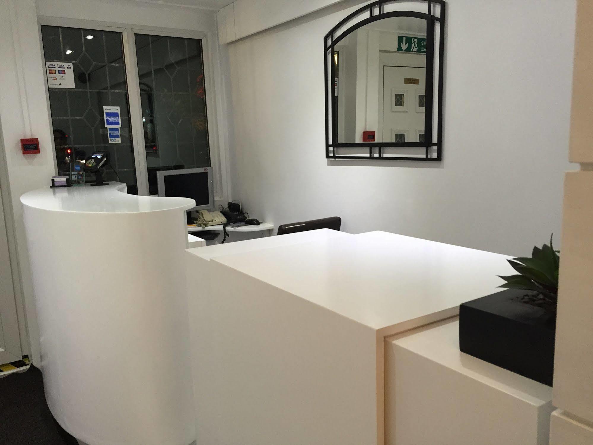 Oyo Firs Lodge London Heathrow Hounslow Kültér fotó